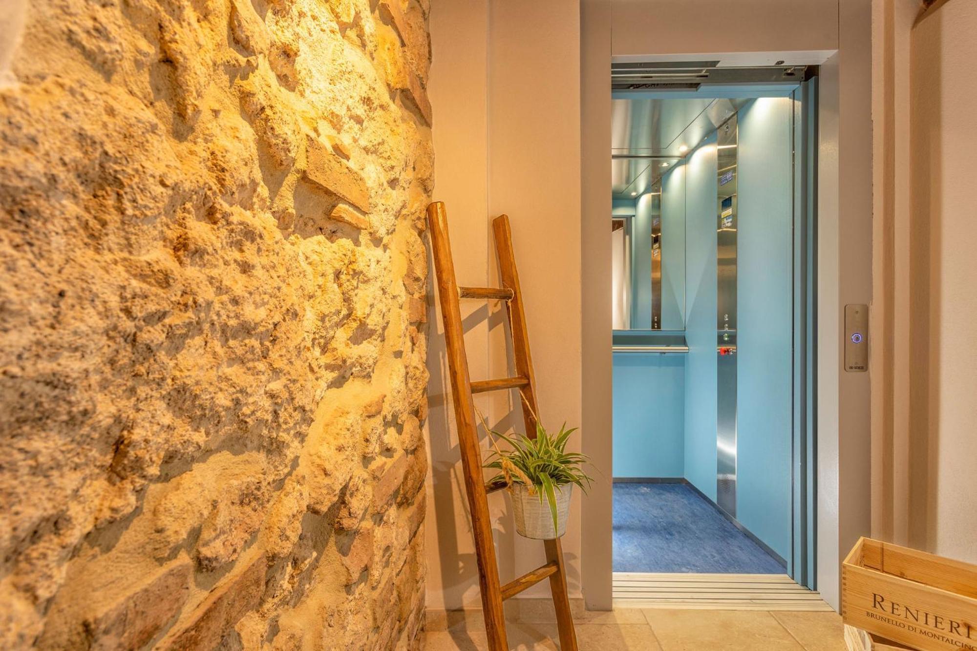 Palazzo Falcinelli Luxury Room In Montepulciano Center With Air Conditioning And Elevator Dış mekan fotoğraf